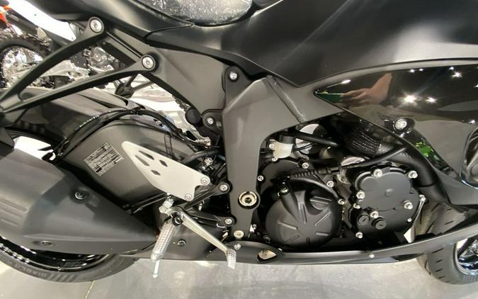 2024 Kawasaki Ninja® ZX™-6R Metallic Flat Spark Black/Ebony