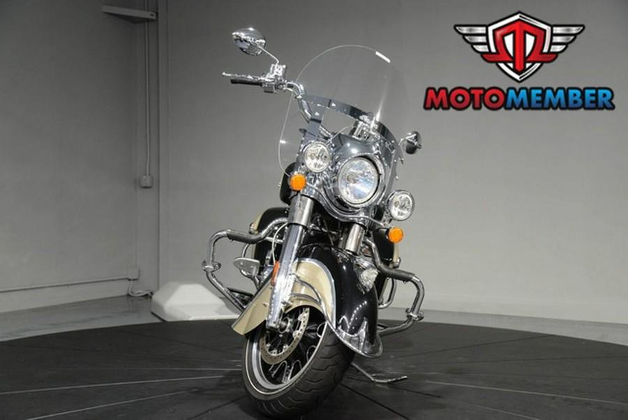 2022 Indian Springfield Black Metallic/Dirt Track Tan