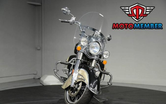 2022 Indian Springfield Black Metallic/Dirt Track Tan