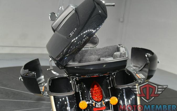 2022 Indian Springfield Black Metallic/Dirt Track Tan