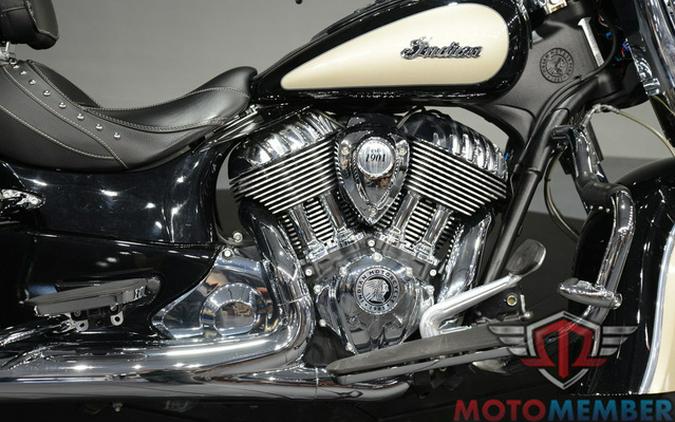2022 Indian Springfield Black Metallic/Dirt Track Tan
