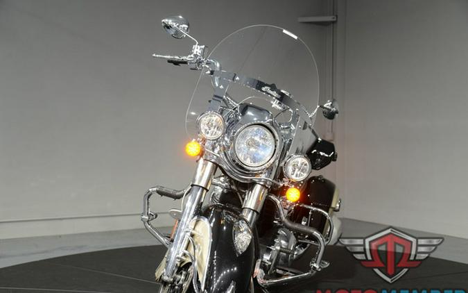 2022 Indian Springfield Black Metallic/Dirt Track Tan