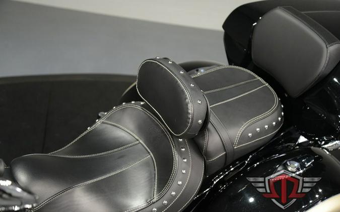 2022 Indian Springfield Black Metallic/Dirt Track Tan