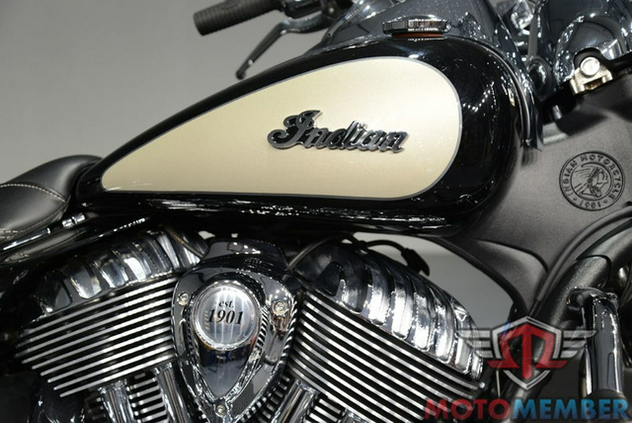 2022 Indian Springfield Black Metallic/Dirt Track Tan