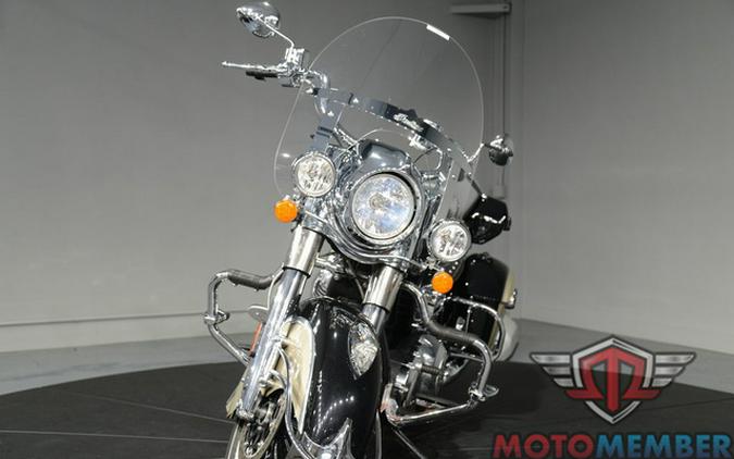 2022 Indian Springfield Black Metallic/Dirt Track Tan