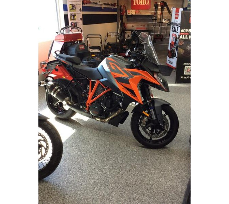 2023 KTM 1290 Super Duke GT