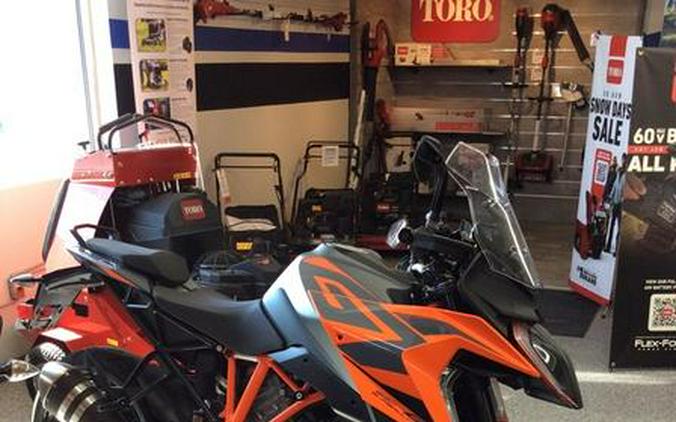 2023 KTM 1290 Super Duke GT