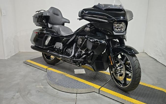 FLHXU 2025 Street Glide™ Ultra