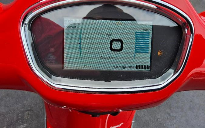 2025 Vespa Elettrica Red 70
