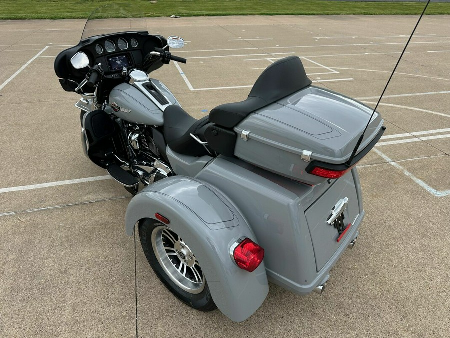 2024 Harley-Davidson Tri Glide Ultra Billiard Gray