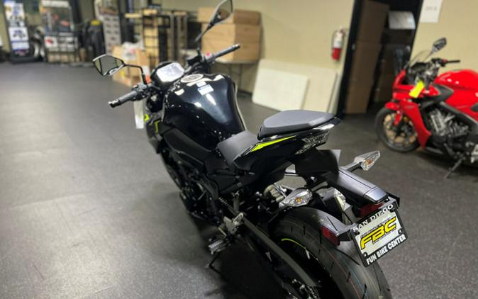 2024 Kawasaki Z900 ABS Metallic Spark Black/Metallic Matte Dark Gray