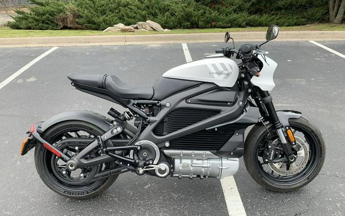 2021 LiveWire One Review [27 Fast Facts – Electric Motorcycle]