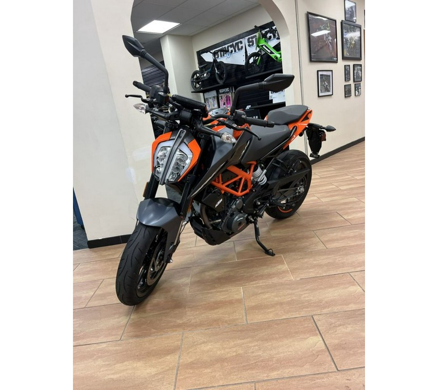 2023 KTM Duke 390