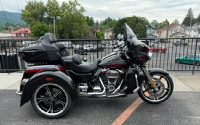 2020 Harley-Davidson® CVO™ Tri Glide® FLHTCUTGSE