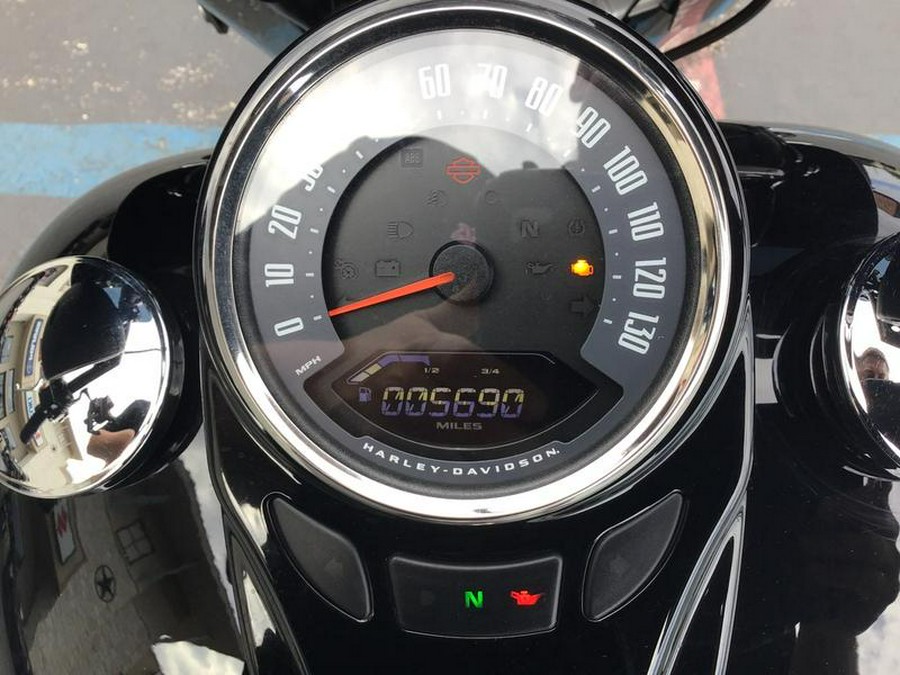 2019 Harley-Davidson® FLHCS - Heritage Classic 114