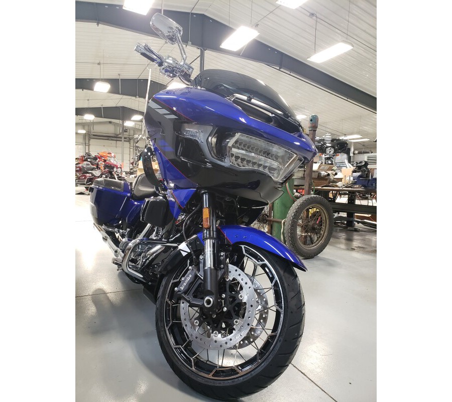 2025 Harley-Davidson CVO™ Road Glide® Blue Streak