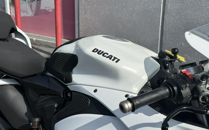 2022 Ducati Panigale V2 White Rosso Livery - 09348C