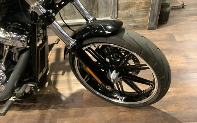 Harley-Davidson® Breakout® 114 2018 FXBRS U444-18 BLACK W/PINSTRIPE