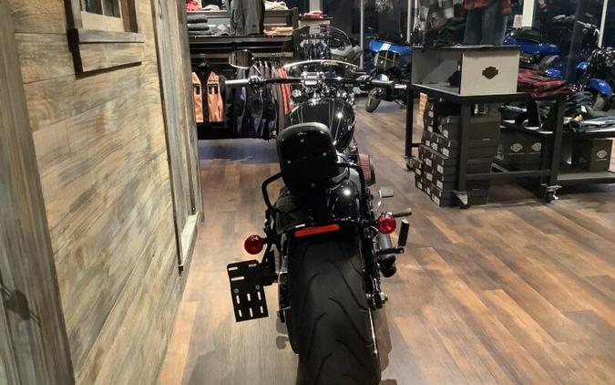 Harley-Davidson® Breakout® 114 2018 FXBRS U444-18 BLACK W/PINSTRIPE