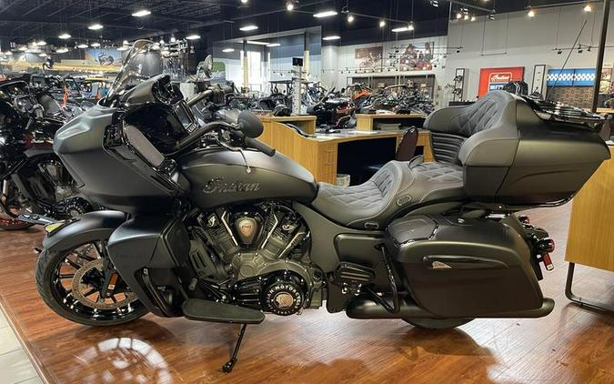 2024 Indian Motorcycle® Pursuit® Dark Horse® with PowerBand Audio Package Black Smoke