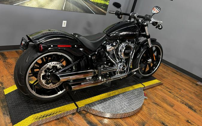 2018 Harley-Davidson® Breakout® BLACK TEMPEST W/PINSTRIPE