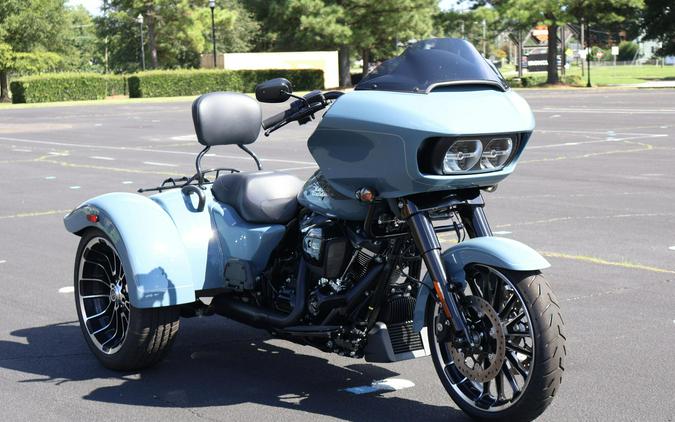 2024 Harley-Davidson® Road Glide® 3 Sharkskin Blue - Black Finish