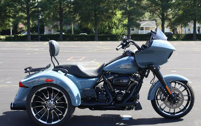2024 Harley-Davidson® Road Glide® 3 Sharkskin Blue - Black Finish