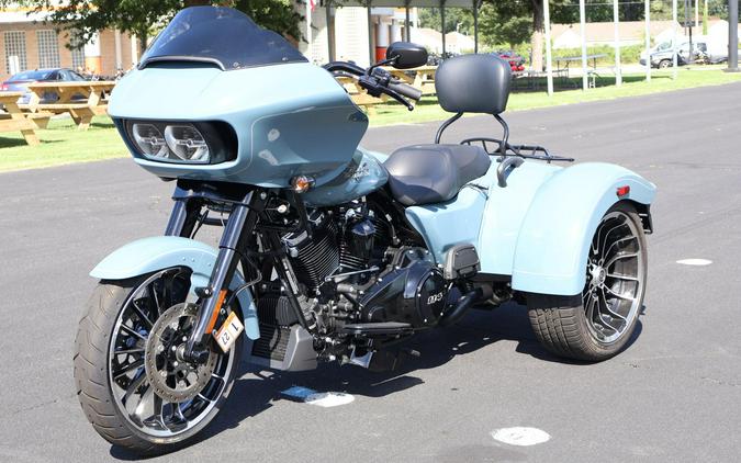 2024 Harley-Davidson® Road Glide® 3 Sharkskin Blue - Black Finish