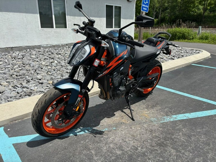 2023 KTM 890 Duke R