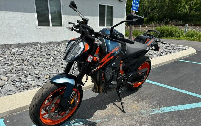 2023 KTM 890 Duke R