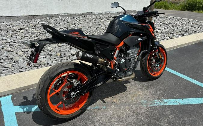 2023 KTM 890 Duke R