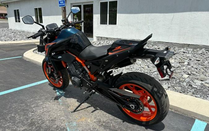 2023 KTM 890 Duke R