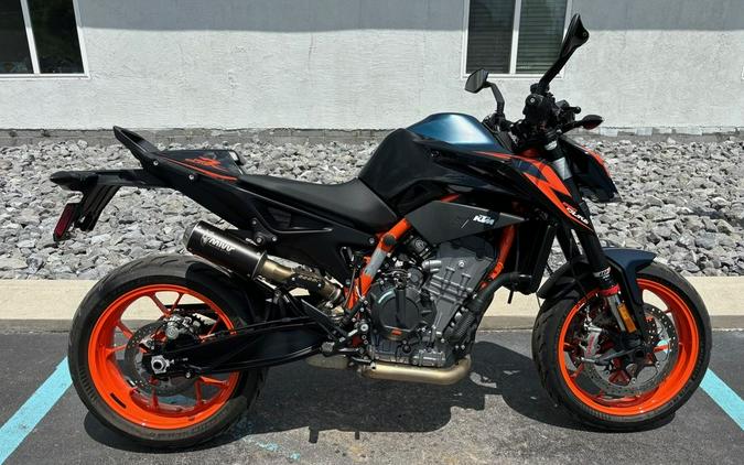 2023 KTM 890 Duke R