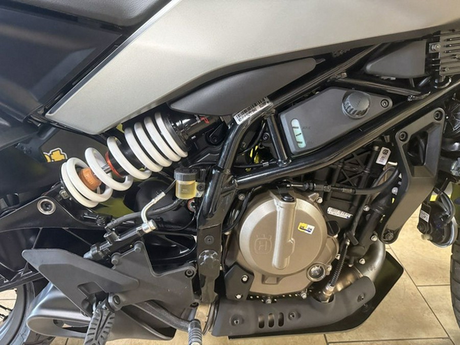 2024 Husqvarna SVARTPILEN 401