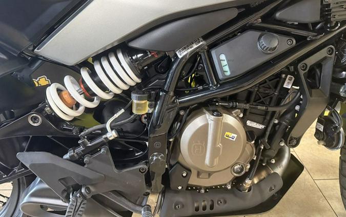 2024 Husqvarna SVARTPILEN 401