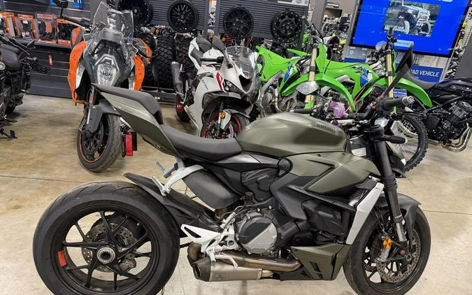 2023 Ducati Streetfighter V2 Storm Green