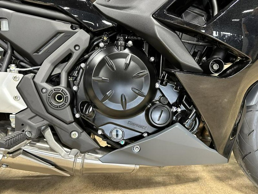 2024 Kawasaki Ninja® 650 ABS Metallic Matte Dark Gray/Metallic Spark Black