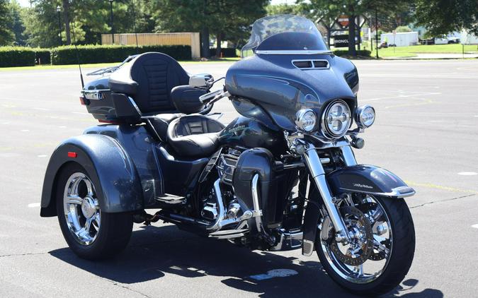 2015 Harley-Davidson® Tri Glide® Ultra Custom Colour Black Magic