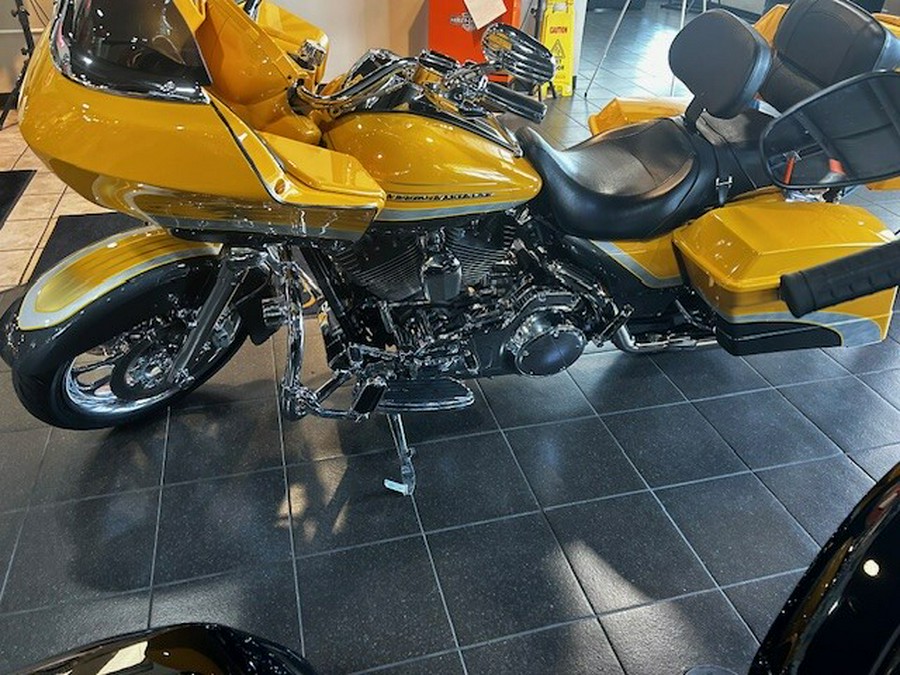 2009 Harley-Davidson CVO™ Road Glide® Yellow Pearl & Charcoal Slate with Ghost Feather g