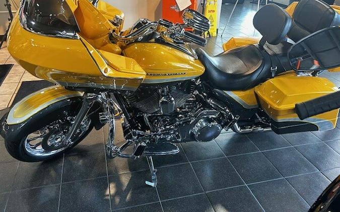 2009 Harley-Davidson CVO™ Road Glide® Yellow Pearl & Charcoal Slate with Ghost Feather g