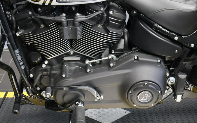 2021 Harley-Davidson® Street Bob® 114 Stone Washed White Pearl