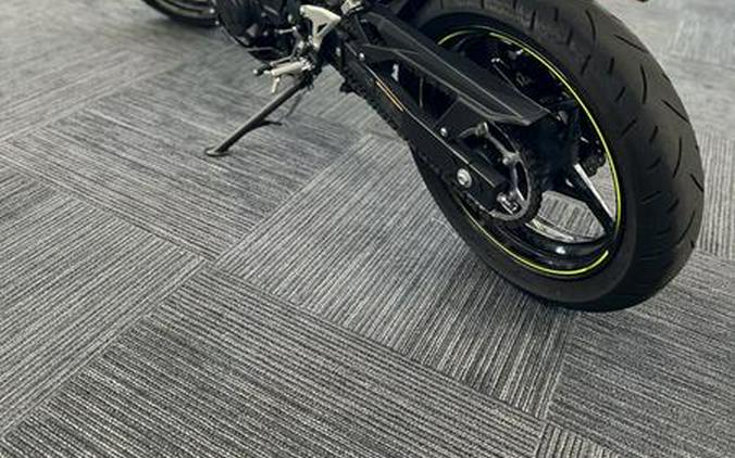 2021 Kawasaki Ninja® 400 ABS Metallic Gray/Metallic Magnetic Dark Gray