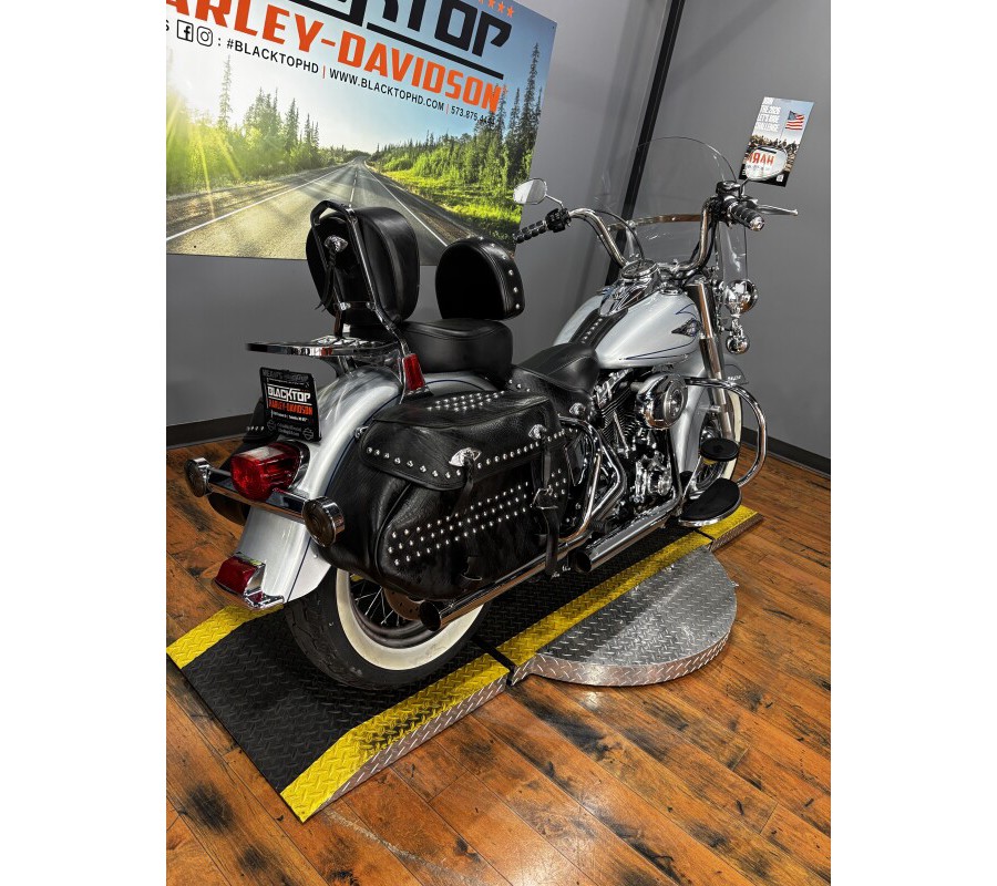 2011 Harley-Davidson® Heritage Softail® Classic BRIL SILVER W/PINSTRIPE