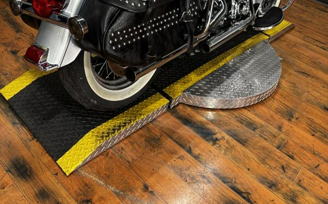 2011 Harley-Davidson® Heritage Softail® Classic BRIL SILVER W/PINSTRIPE