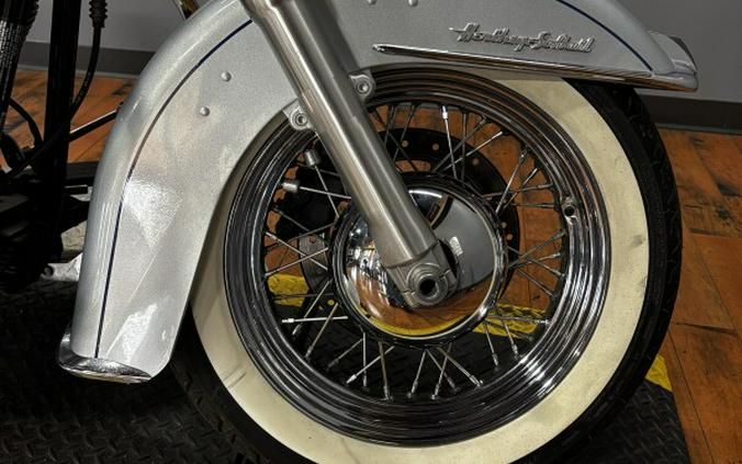 2011 Harley-Davidson® Heritage Softail® Classic BRIL SILVER W/PINSTRIPE