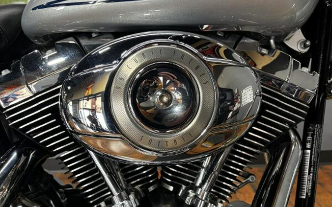 2011 Harley-Davidson® Heritage Softail® Classic BRIL SILVER W/PINSTRIPE