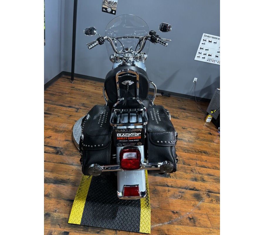 2011 Harley-Davidson® Heritage Softail® Classic BRIL SILVER W/PINSTRIPE