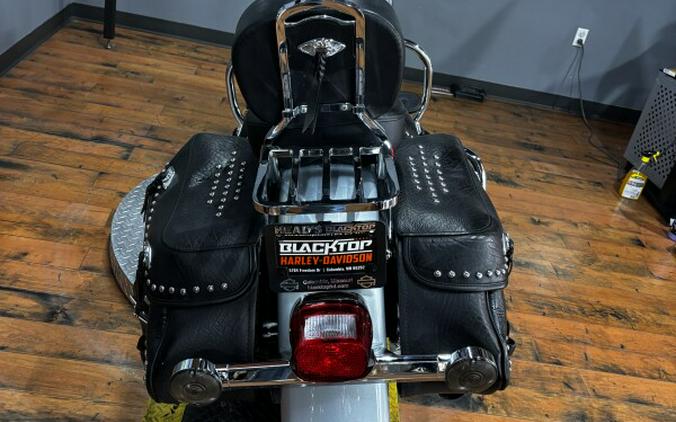 2011 Harley-Davidson® Heritage Softail® Classic BRIL SILVER W/PINSTRIPE