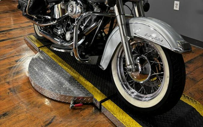 2011 Harley-Davidson® Heritage Softail® Classic BRIL SILVER W/PINSTRIPE