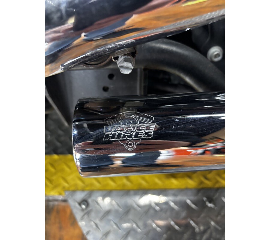 2011 Harley-Davidson® Heritage Softail® Classic BRIL SILVER W/PINSTRIPE